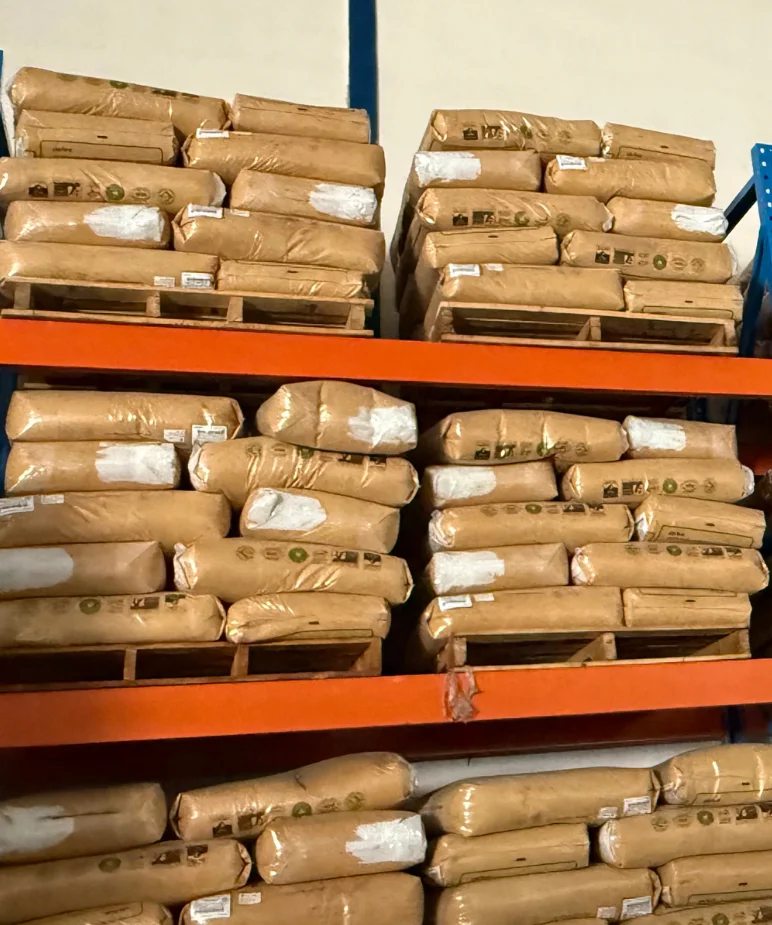 Almacenamiento industrial de sacos de Cera Autoemulsionable en almacen