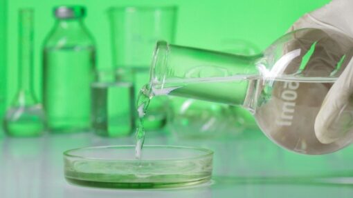 Polyether Polyol grado técnico en presentación líquida, para producción de espumas y adhesivos.